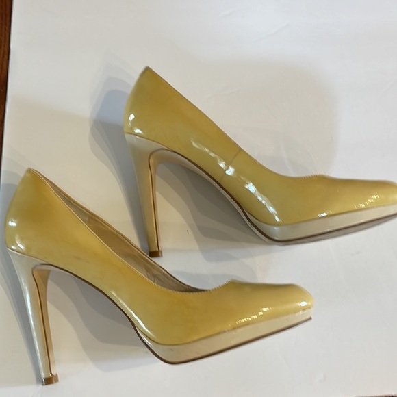 BCBGeneration women’s light yellow patent slight round toe pumps platform 9B - Picture 5 of 12